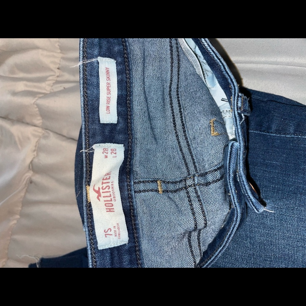 Hollister Distressed Jeans size 7S